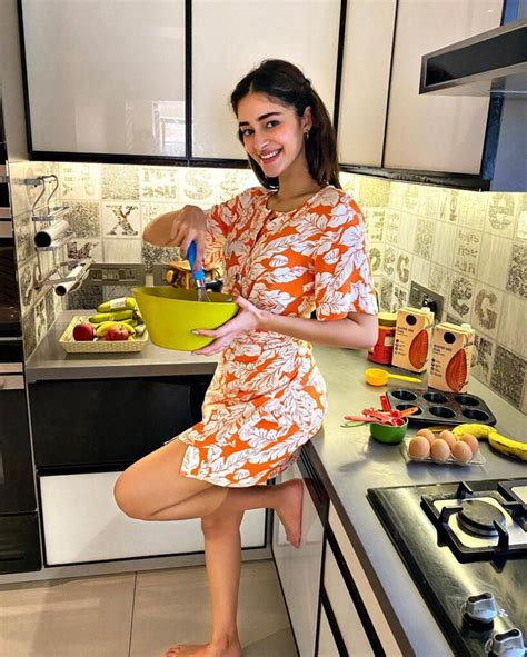 ananya pandey weight|Ananya Pandey: Bio, Height, Weight, Age,。